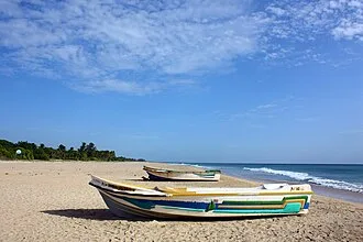 Nillaveli Beach in Trincomalee with golden sand and turquoise ocean