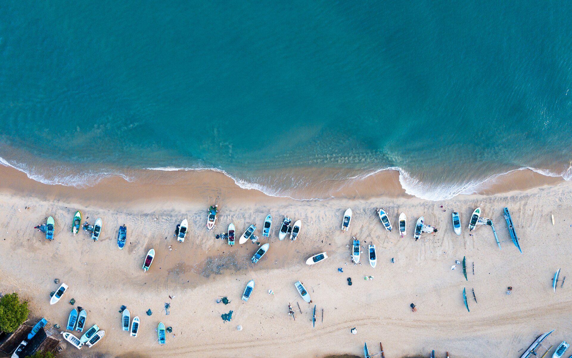 Surf waves at Arugam Bay, Sri Lanka's east coast