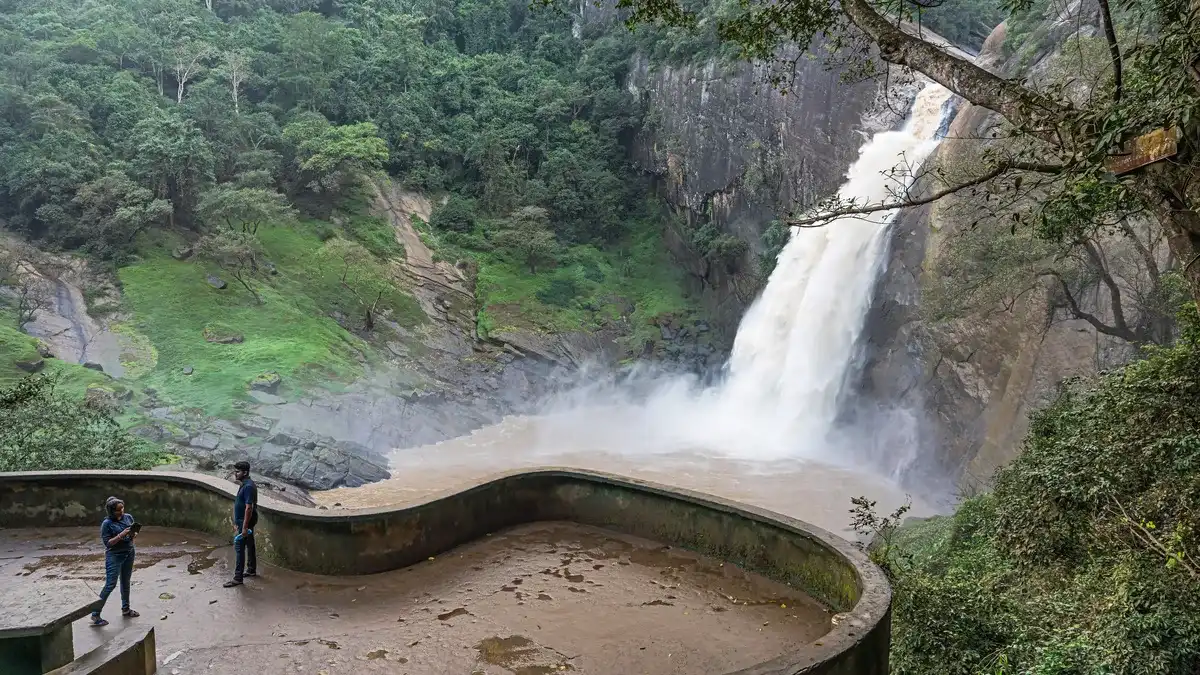 Dunhinda Falls, Sri Lanka