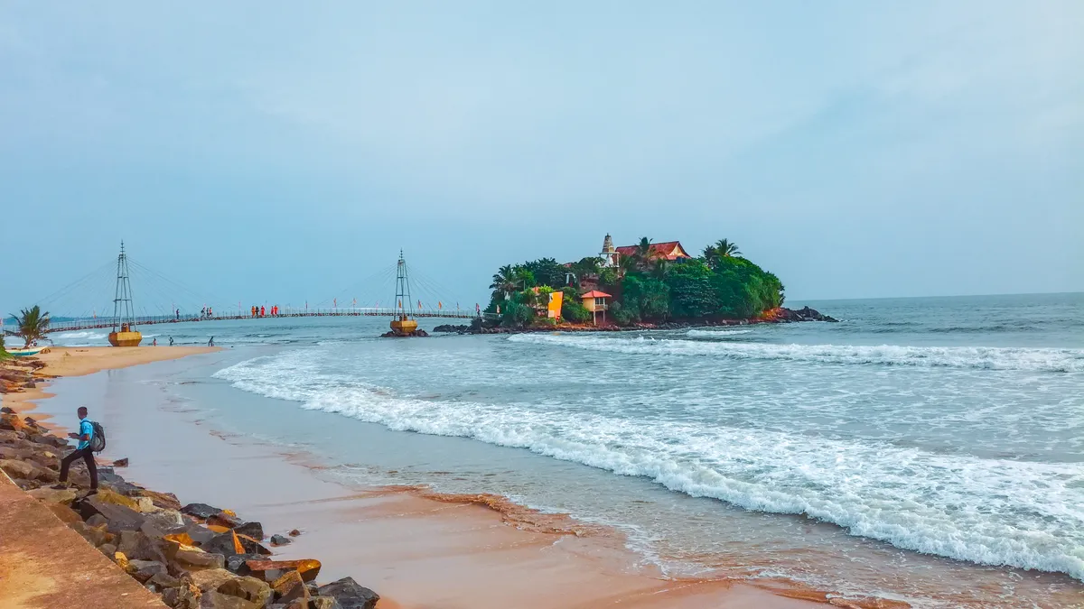 Paravi Duwa Temple, Sri Lanka
