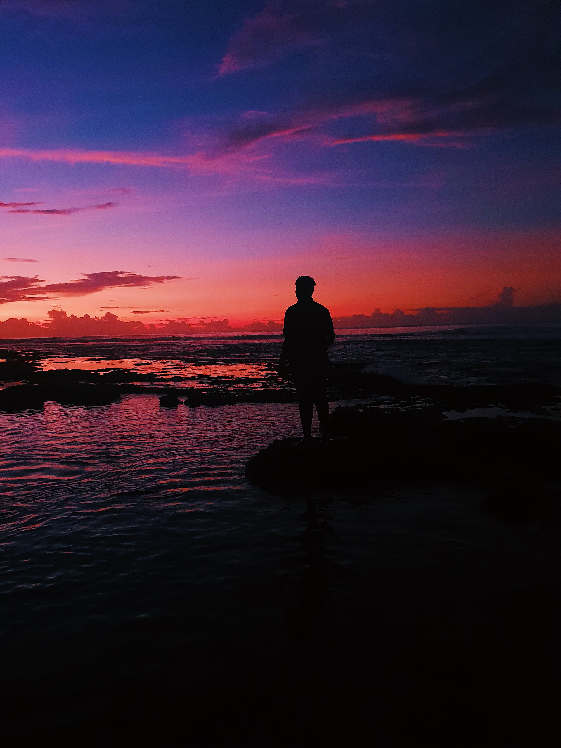 A child on a Sri Lankan beach at the water's edge &mdash; calm, shallow bays are the easiest and most rewarding toddler activity on the island