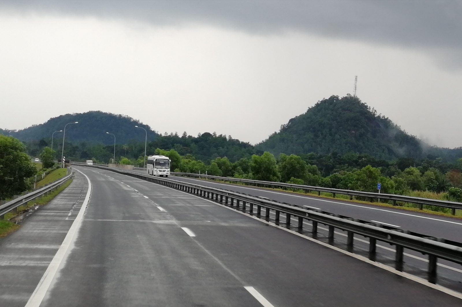 Southern Expressway in Sri Lanka - the smooth toll road network that makes self-driving viable